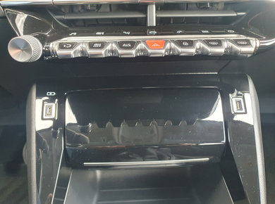 Peugeot 2008 1.2 PureTech Allure NAVI/PDC/TRHAAK/LED/CRUISE/LMV
