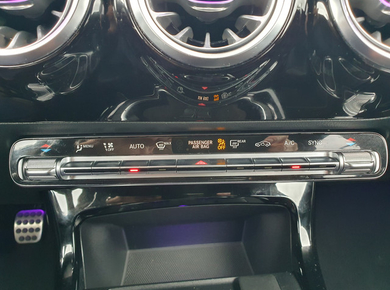 Mercedes-Benz A-Klasse 180 Business Solution AMG CAMERA/PDC/NAVI/CRUISE/AIRCO/LMV
