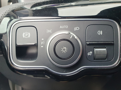 Mercedes-Benz A-Klasse 180 Business Solution AMG CAMERA/PDC/NAVI/CRUISE/AIRCO/LMV
