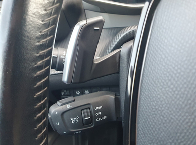 Peugeot 2008 1.2 PureTech Blue Lease Allure PDC/NAVI/CARPLAY/CLIMA/LMV