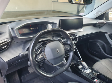 Peugeot 2008 1.2 PureTech Blue Lease Allure PDC/NAVI/CARPLAY/CLIMA/LMV