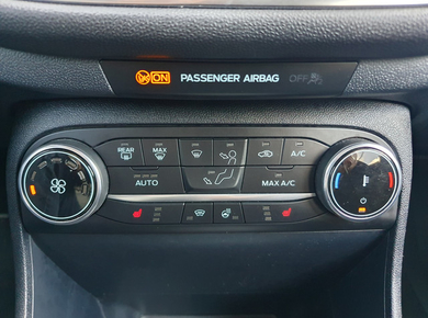 Ford Fiesta 1.0 EcoBoost Titanium PDC/NAVI/CARPLAY/CLIMA/STOELVERW