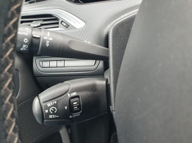 Peugeot 208 1.2 PureTech Blue Lease Allure NAVI/CARPLAY/CLIMA/LMV