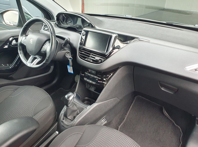 Peugeot 208 1.2 PureTech Blue Lease Allure NAVI/CARPLAY/CLIMA/LMV