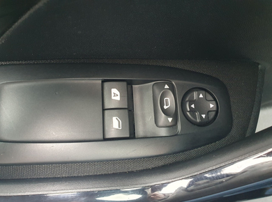 Peugeot 208 1.2 PureTech Blue Lion NAVI/PDC/CRUISE/TRHAAK/AIRCO