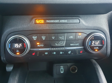 Ford Focus 1.0 EcoBoost Titanium Business NAVI/CARPLAY/PDC/CRUISE/CLIMA