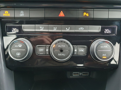 Volkswagen T-Roc 1.5 TSI Sport CARPLAY/LED/ACRUISE/CLIMA