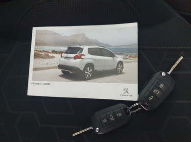 Peugeot 2008 1.2 PureTech Style PANO/NAVI/CLIMA/CRUISE/PDC