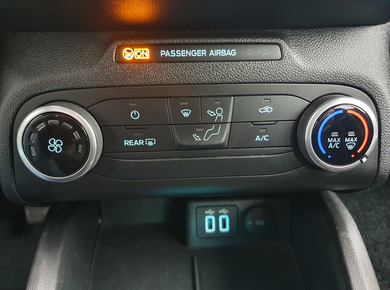 Ford FOCUS Wagon 1.0 EcoBoost Hybrid Trend Edition Business NAVI/CAMERA/CRUISE/TRHAAK/LMV