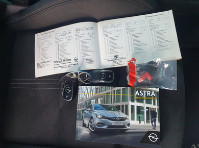 Opel Astra Sports Tourer 1.2 Ultimate PDC/TREKH./HALF-LEDER/NAVI/AIRCO/CRUISE