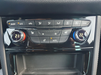 Opel Astra Sports Tourer 1.2 Ultimate PDC/TREKH./HALF-LEDER/NAVI/AIRCO/CRUISE