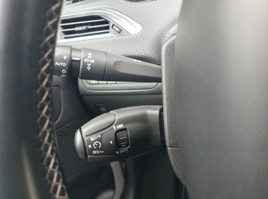 Peugeot 208 1.2 PureTech Allure NAVI/PDC/CARPLAY/TRHAAK/LMV