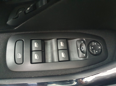 Peugeot 208 1.2 PureTech Allure NAVI/PDC/CARPLAY/TRHAAK/LMV