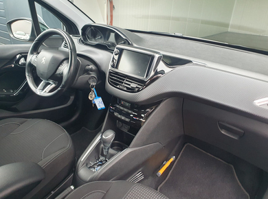 Peugeot 208 1.2 PureTech Allure NAVI/PDC/CARPLAY/TRHAAK/LMV