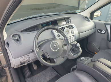 Renault Scénic 2.0-16V Tech Line PANO/NAVI/TRHAAK/PDC/CRUISE