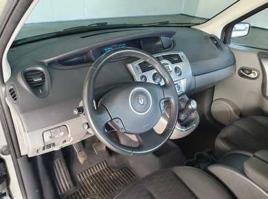 Renault Grand Scénic 2.0-16V Tech Line CLIMA/TRHAAK/CRUISE/LMV