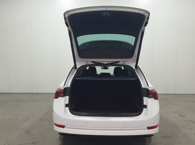 Škoda Octavia Combi 1.5 e-TSI Business Edition NAVI/PDC/LED/CRUISE/AIRCO/LMV