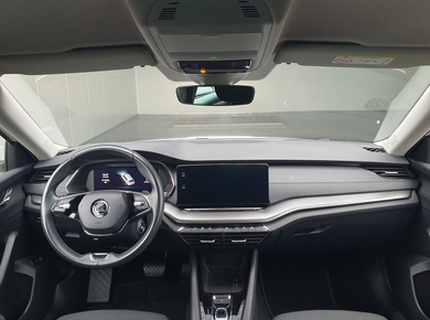 Škoda Octavia Combi 1.5 e-TSI Business Edition NAVI/PDC/LED/CRUISE/AIRCO/LMV