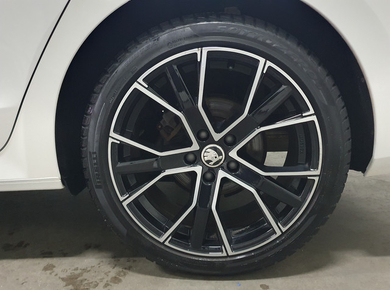 Škoda Octavia Combi 1.5 e-TSI Business Edition NAVI/PDC/LED/CRUISE/AIRCO/LMV