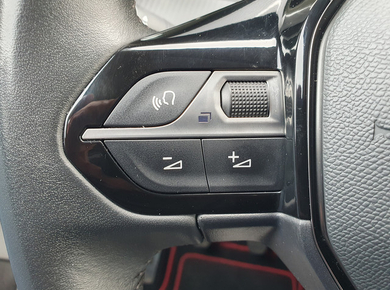 Peugeot 208 1.2 PureTech Active Pack NAVI/PDC/AIRCO/LMV