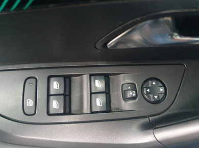 Peugeot 2008 1.2 PureTech Blue Lease Allure NAVI/TRHAAK/CRUISE/CAMERA/PDC