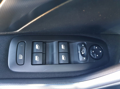 Peugeot 2008 1.2 PureTech Allure NAVI/CARPLAY/CRUISE/