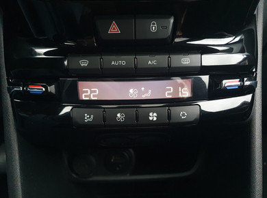 Peugeot 2008 1.2 PureTech Style PANO/NAVI/CLIMA/CRUISE/PDC