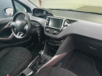 Peugeot 2008 1.2 PureTech Style PANO/NAVI/CLIMA/CRUISE/PDC