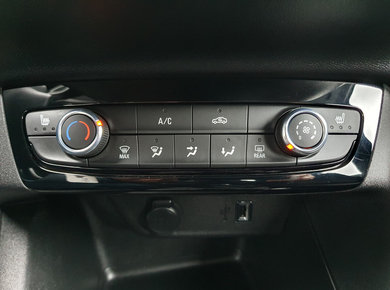 Opel Corsa 1.2 Edition PDC/CAMERA/NAVI/STOELVERW/CRUISE/AIRCO/LMV